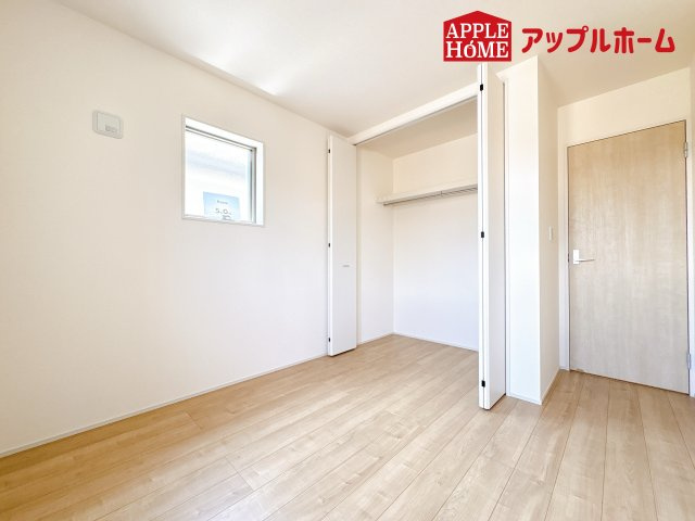 [新築住宅] 鴻巣市神明 第4 全1棟の洋室|２階居室は全室収納あり！たっぷりある収納活用でお部屋もキレイを保てます♪