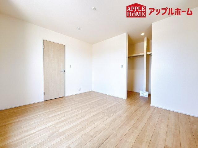 [新築住宅] 鴻巣市神明 第4 全1棟の洋室|２階居室は全室収納あり！たっぷりある収納活用でお部屋もキレイを保てます♪