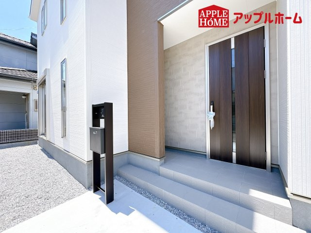 [新築住宅] 鴻巣市神明 第4 全1棟のエントランス|ぜひ現地にて、実際の建物・街並み・日当たり等ご確認下さい♪お問い合わせはお気軽に☆　TEL「0120-466263」