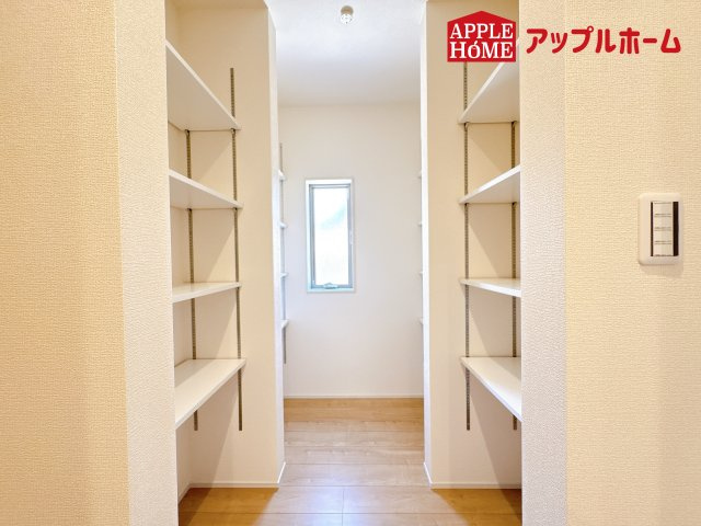 [新築住宅] 鴻巣市神明 第4 全1棟の収納|パントリースペース