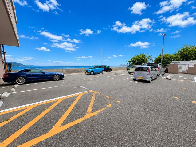 ライオンズマンション舞子の駐車場|駐車場があるので、車を買う予定の方も安心です