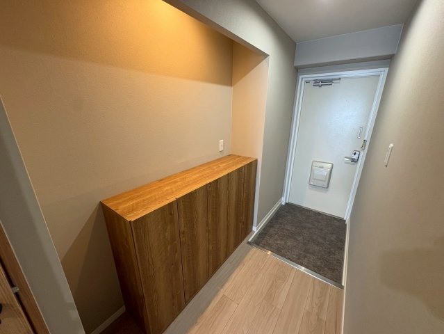 ライオンズマンション舞子の玄関|明るい玄関です