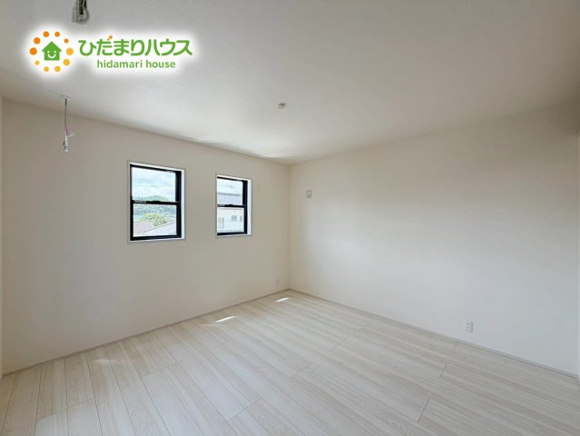 いわき市勿来町窪田町通1丁目第1　新築戸建　3号棟の寝室|窓が多く、明るい空間を演出してくれます(*^^*)