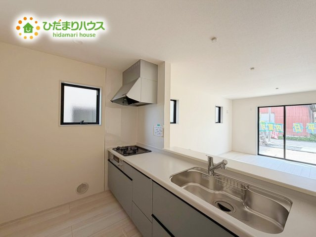 いわき市勿来町窪田町通1丁目第1　新築戸建　3号棟のキッチン|システムキッチン、広い作業スペース･･･快適な生活を叶える高い利便性を兼ね備えた住宅