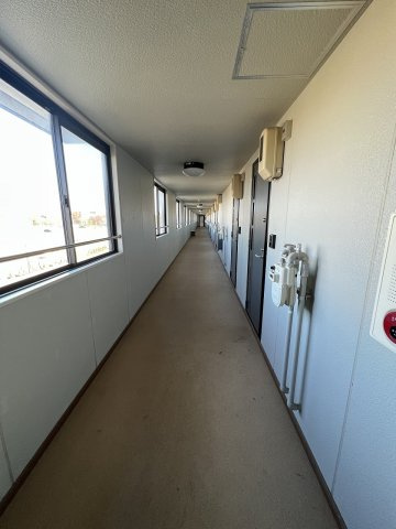 ロイヤルパレス春日山のロビー