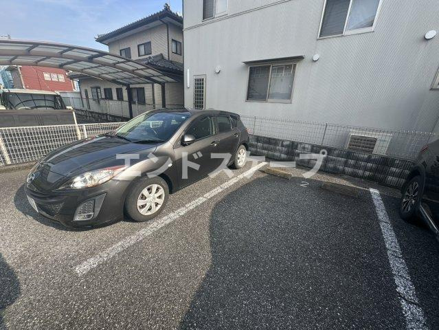 サンモールの駐車場|高崎、前橋のお部屋探しはエンドスケープまで！お客様の理想お聞かせ下さい♪