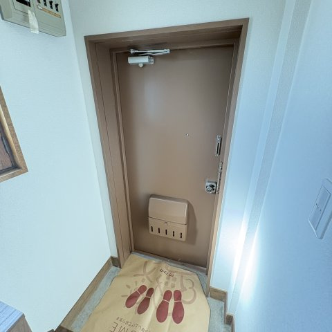 エスティーハイツの玄関
