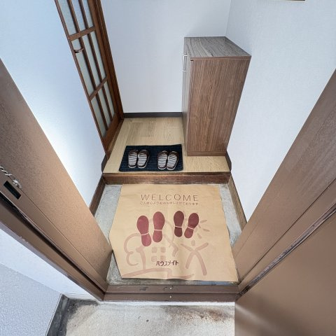 エスティーハイツの玄関