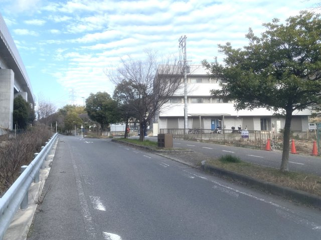 グラッド・タウン東倉治3丁目　の前面道路含む現地写真