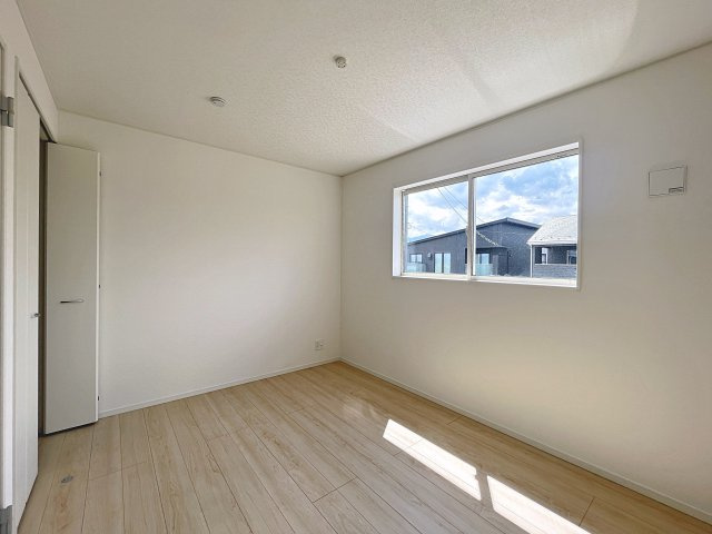 新築戸建・新築建売　福島市南沢又第21　清水小学校・清水中学校の洋室|6帖の洋室はシンプルなので様々なテイストのインテリアも合いそうですね！
