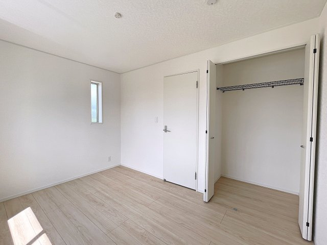 新築戸建・新築建売　福島市南沢又第21　清水小学校・清水中学校の洋室|全居室収納完備！収納が多いとお部屋もスッキリします！