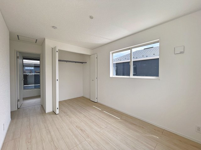 新築戸建・新築建売　福島市南沢又第21　清水小学校・清水中学校の洋室|こちらからサンルームへの出入りが可能です！