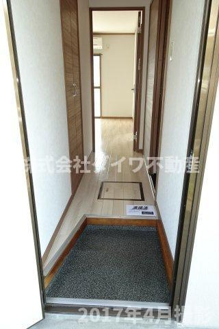 ハイツボヌールB棟の玄関