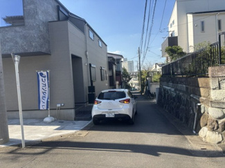 【前面道路含む現地写真】 | 横浜市泉区上飯田町Ⅱ　全2棟 | 前面道路
