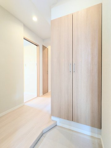 スカーラ台東根岸の玄関|～収納付き玄関写真～