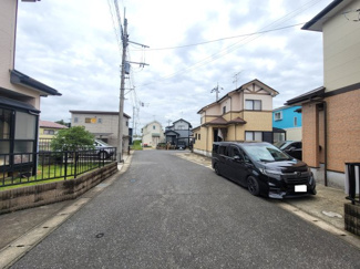 【前面道路含む現地写真】 | リスタイル臼井台 | 約6ｍの幅で駐車も楽々です！