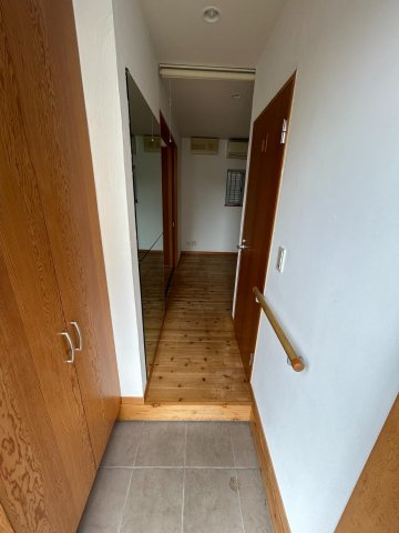 宮町戸建の玄関