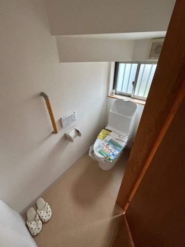 宮町戸建のトイレ