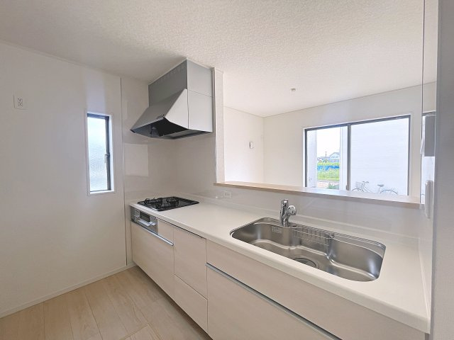 新築戸建・新築建売　福島市南沢又第21　清水小学校・清水中学校のキッチン|カウンター越しに会話が弾み、家族とのつながりを感じられる対面キッチンです！