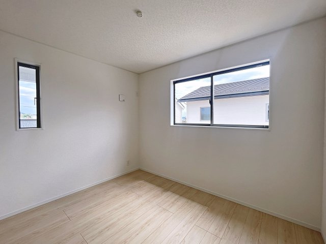 新築戸建・新築建売　福島市南沢又第21　清水小学校・清水中学校の洋室|5.7帖の洋室はコンパクトなので空調効率が高く過ごしやすいプライベートルーム！