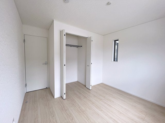 新築戸建・新築建売　福島市南沢又第21　清水小学校・清水中学校の洋室|全居室収納完備！収納が多いとお部屋もスッキリします！