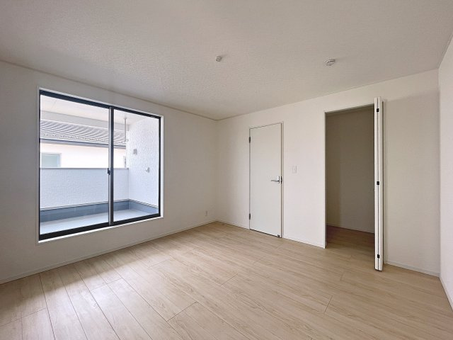 新築戸建・新築建売　福島市南沢又第21　清水小学校・清水中学校の洋室|8帖の洋室は広々としておりご夫婦の主寝室としておすすめです！