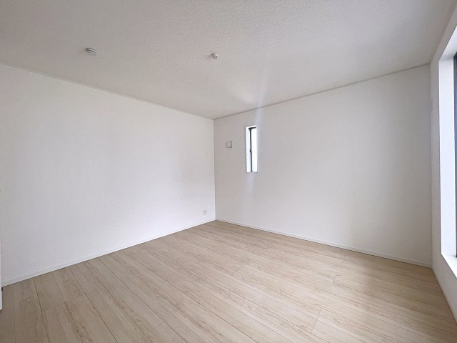 新築戸建・新築建売　福島市南沢又第21　清水小学校・清水中学校の洋室|落ち着きのある空間で自分だけのプライベートな時間をお過ごしください！