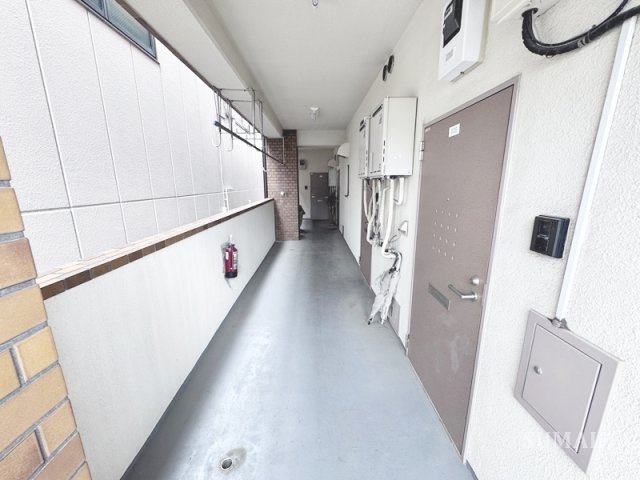 アライビルのロビー|共用廊下です