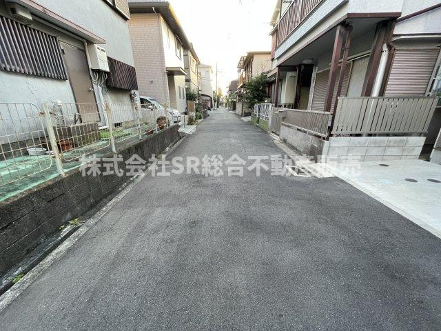 南鴻池町2丁目中古戸建の前面道路含む現地写真|弊社は住宅ローンに自信がございます。
お客様にあった銀行をご紹介いたします。
お悩みの方は弊社までお気軽に
ご相談下さいませ。