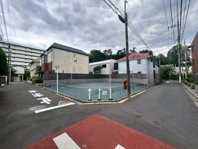 武蔵野市御殿山　建築条件なし売地の前面道路含む現地写真