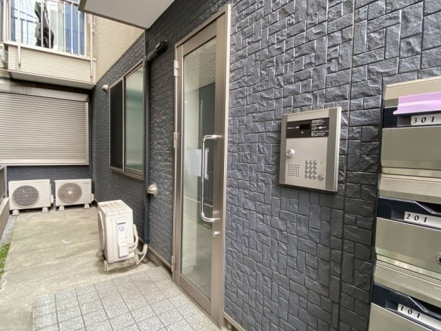 シャンテ東日暮里のエントランス