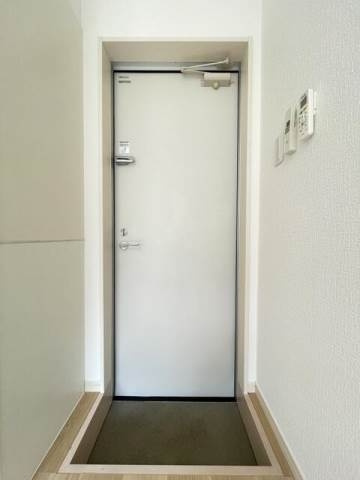 モンシェリー西日暮里の玄関