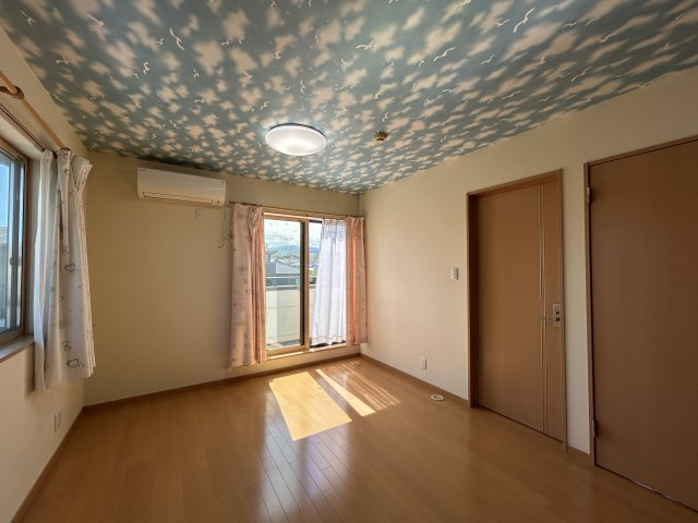 小松島市大林町字金岡太陽光付き中古戸建の子供部屋