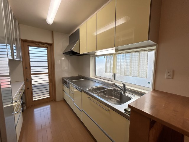 小松島市大林町字金岡太陽光付き中古戸建のキッチン