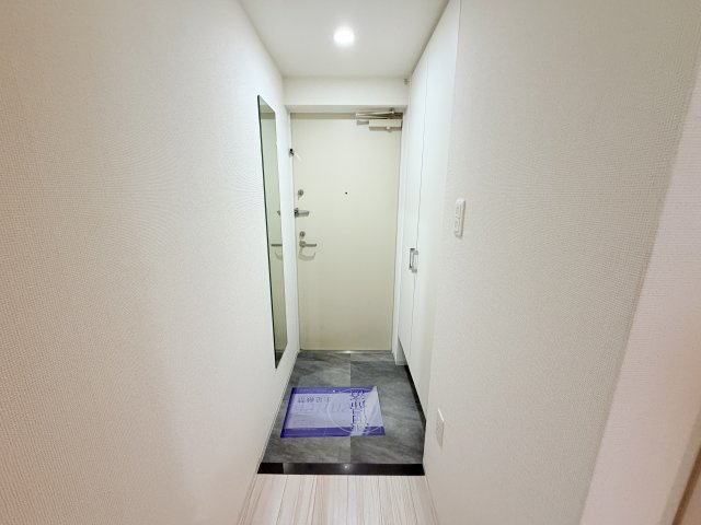 セレニテ神戸元町クレアの玄関