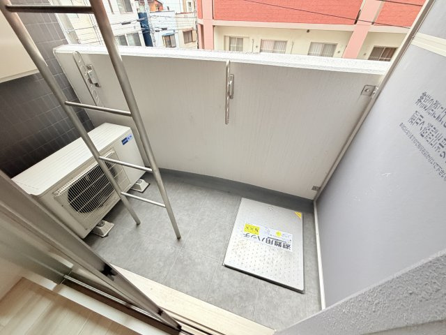 セレニテ神戸元町クレアのバルコニー