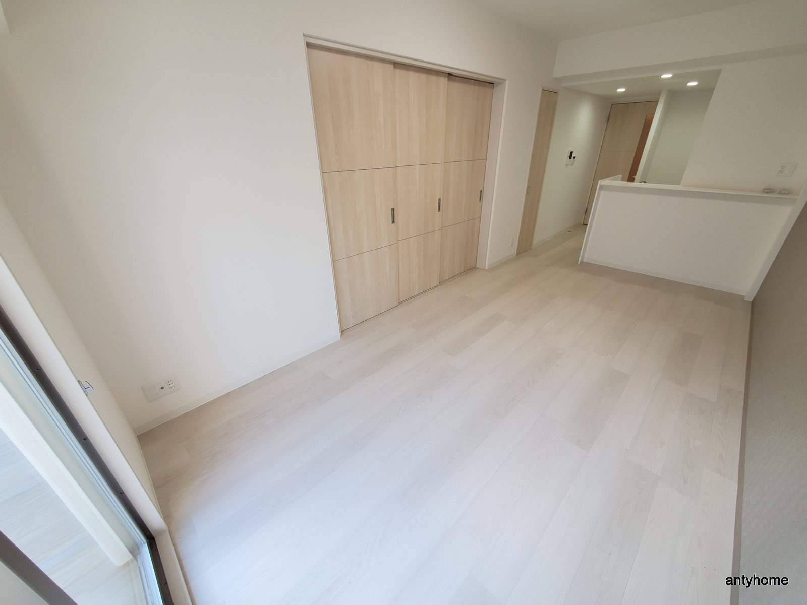 サンセール江坂　仲介手数料無料の居間・リビング