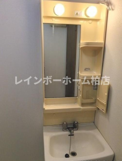 特典：仲介手数料が無料です!!の洗面所|スペースが確保できる洗面所です