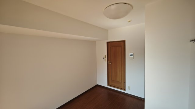 【寝室】中山手ミオ壱番館