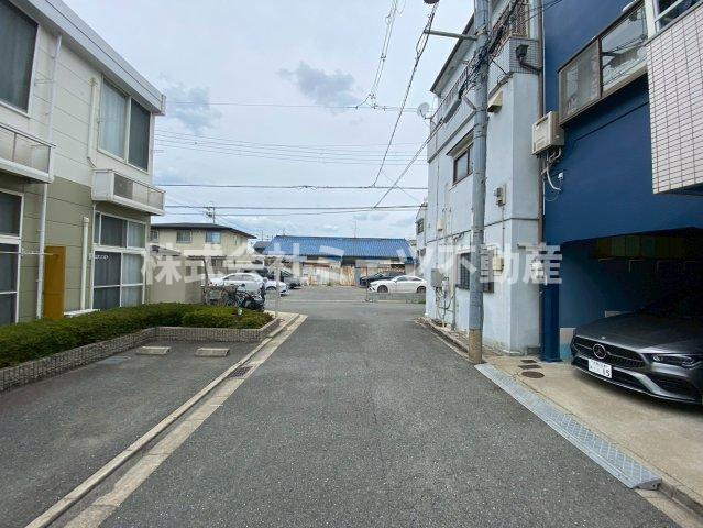 菱江5丁目　中古戸建の前面道路含む現地写真