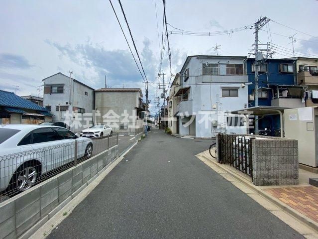 菱江5丁目　中古戸建の前面道路含む現地写真