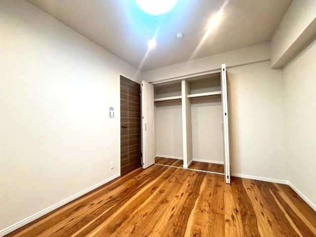 ライオンズマンション船堀親水公園の洋室|収納もしっかり確保され、すっきり暮らしやすい洋室です。