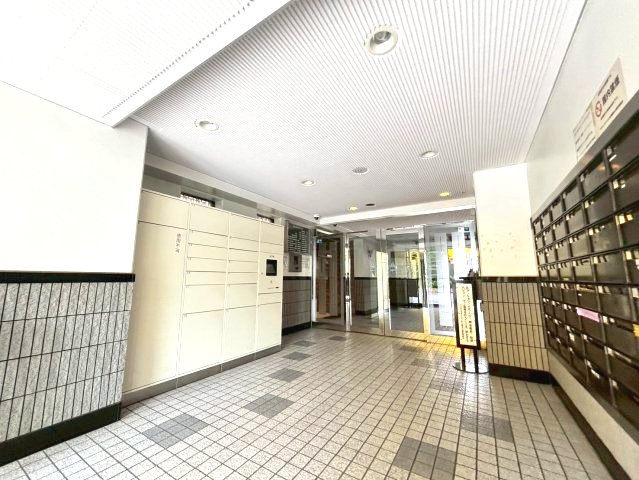 ライオンズマンション船堀親水公園のその他共用部分|整理整頓された集合ポストや宅配BOXが、快適な暮らしを支えます。