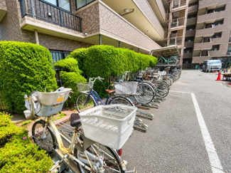 【駐輪場】 | ライオンズマンション船堀親水公園 | 毎日の移動手段をしっかりサポートする、便利な敷地内駐輪場を備えています。