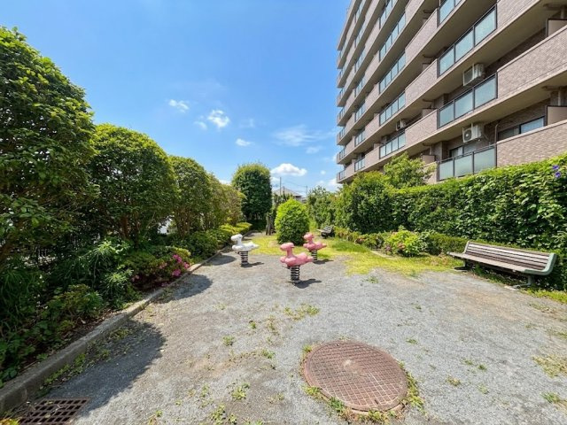 ライオンズマンション船堀親水公園のその他共用部分|敷地内公園付きで、家族の憩いの時間を身近に楽しめます。