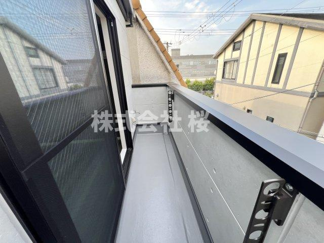 淀川区三津屋北2丁目　新築戸建のバルコニー|バルコニー付きです