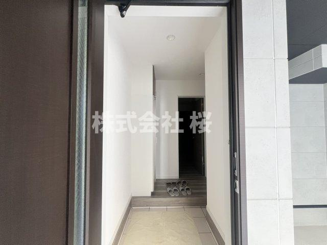 淀川区三津屋北2丁目　新築戸建の玄関|落ち着いた玄関です