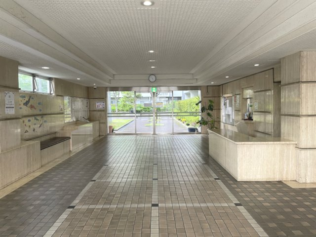 サーパスタウン大町三番館のエントランス|共用部分は清掃が行き届いています！