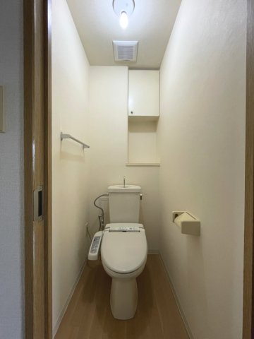 サーパスタウン大町三番館のトイレ|トレイには温水洗浄便座が備わっています！