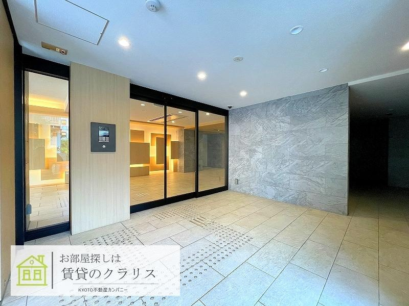 CAVANA九条烏丸のエントランス